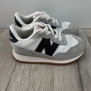 New Balance Gray and White Sneakers Classic Design